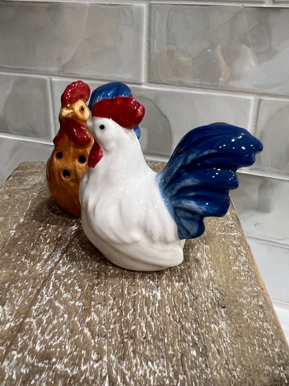 Ceramic Rooster Chicken Salt & Pepper Shakers Blue Tail Farmhouse - Picture 5 of 8